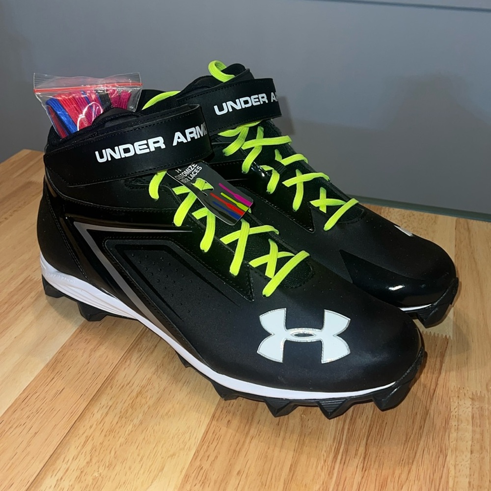 Under Armor Cleats, Non Replaceable Grips, Size 1… - image 1